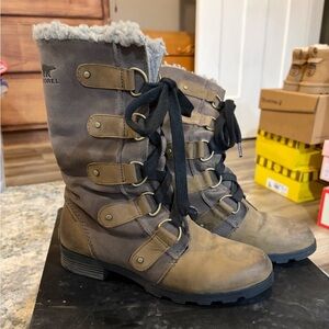 Sorel Women's Emelie lace boots
